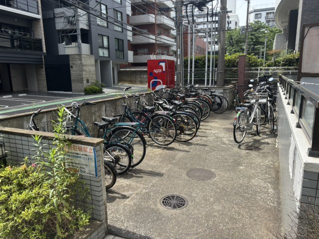ルネスロワール博多駅南の駐輪場