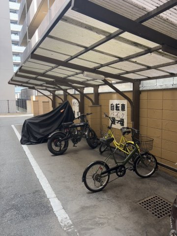 ダイアパレス大名ガーデンの駐輪場