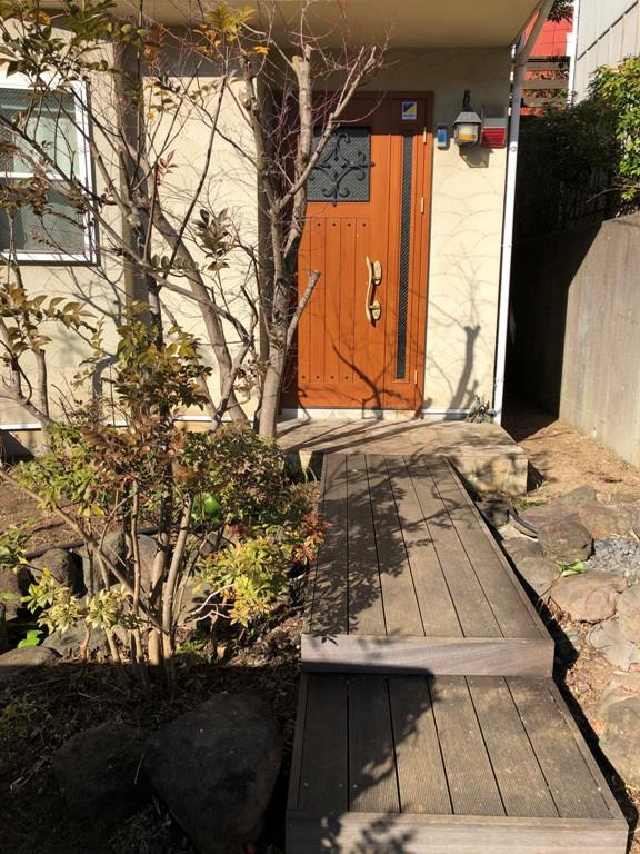 高野戸建のエントランス