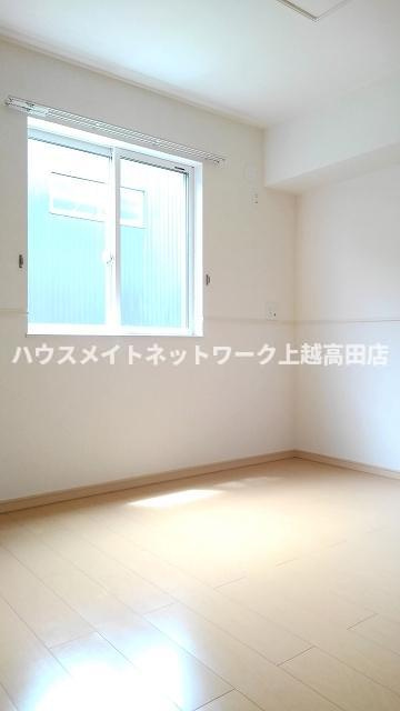 トゥモローの内装|洋室