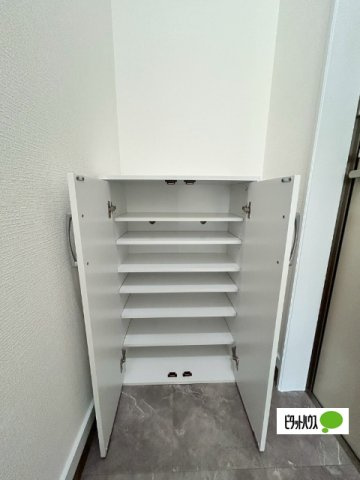 コーポアカシアの玄関|シューズボックス