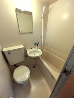 ★掃除のしやすい　バス・トイレ同室タイプ★