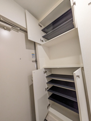 玄関の下駄箱収納