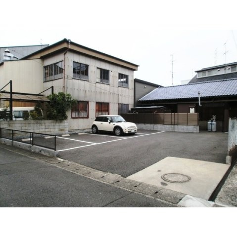 岐阜市加納南陽町１丁目の駐車場の外観