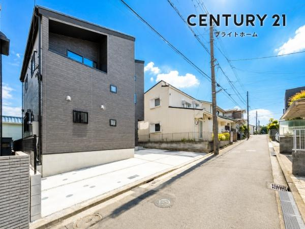 横浜市金沢区釜利谷東３丁目の新築一戸建の前面道路含む現地写真|前面道路が広いので、安心して駐車可能です！
是非現地へお越しください。