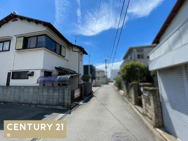 和歌山市西高松2丁目　中古戸建の前面道路含む現地写真