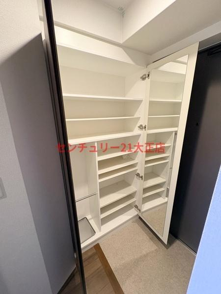 弁天町プライマリーワンの玄関