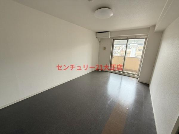 アリビオ港晴のエントランス|広い洋室