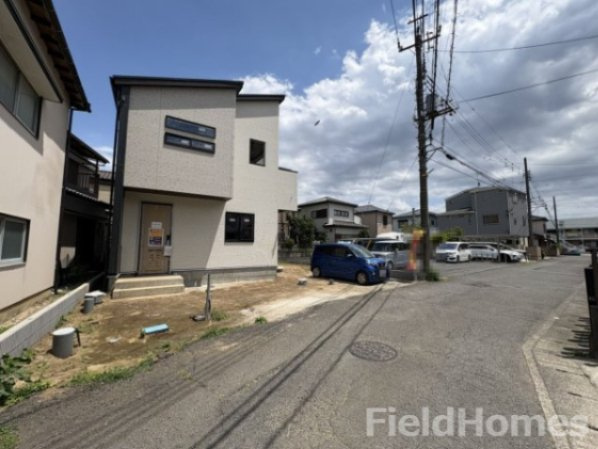 厚木市妻田東１丁目新築戸建て　１号棟の前面道路含む現地写真|前面道路含む現地写真です。