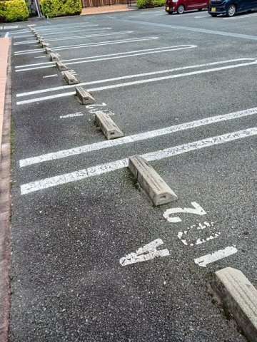 カロスアンセ弐番館の駐車場