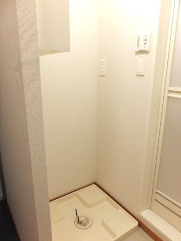 レオパレススターのその他|洗濯機置き場で使い易くバスルーム横です