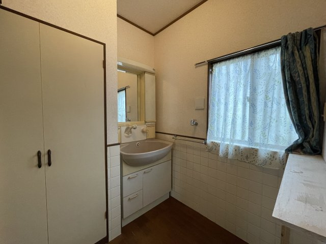 長崎市鳴見台1丁目戸建の独立洗面台