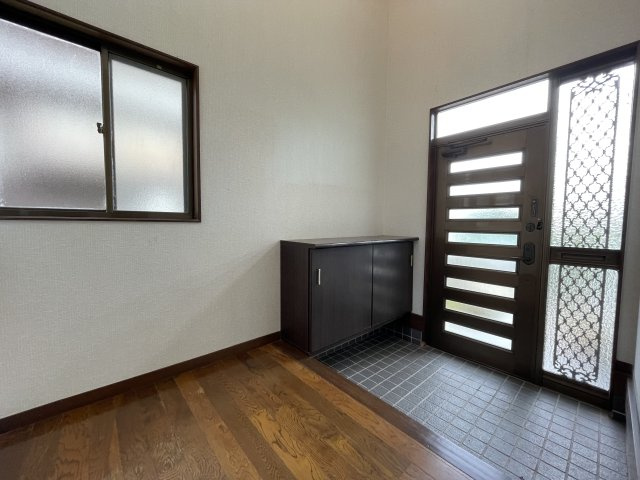 長崎市鳴見台1丁目戸建の玄関
