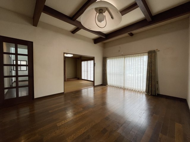 長崎市鳴見台1丁目戸建の居間・リビング