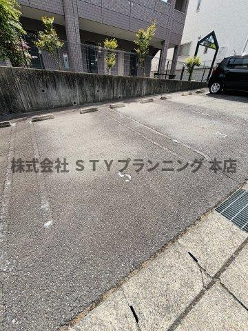 仲介手数料0円！フィオーレTMの駐車場
