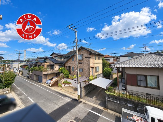 春日市松ヶ丘6丁目第1-2棟（1号棟）の展望|窓から緑が見える物件も魅力的です。