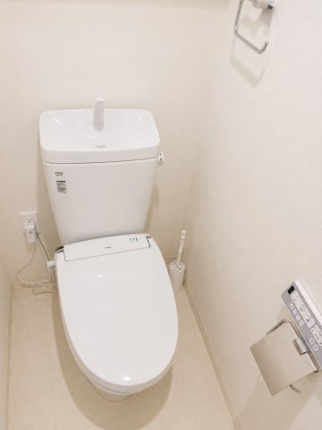 アンビシャス小岩のトイレ|保温性能付きです。ウォシュレットも付いていて使いやすいです。