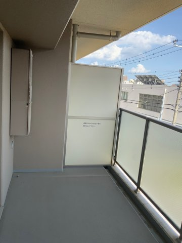 アンビシャス小岩のバルコニー|南向きで日当たり良好です。