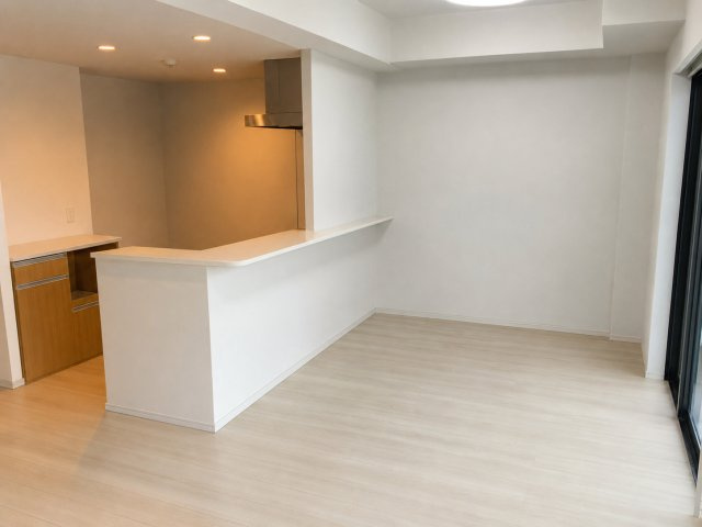 アンビシャス小岩の居間・リビング|【画像加工あり】室内の写真は、入居後をイメージしやすいよう、荷物を消去した写真です。