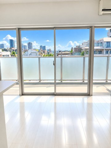 アンビシャス小岩の展望|南向き窓からの眺望です。目の前に高い建物がない為、日当たり良好です。
