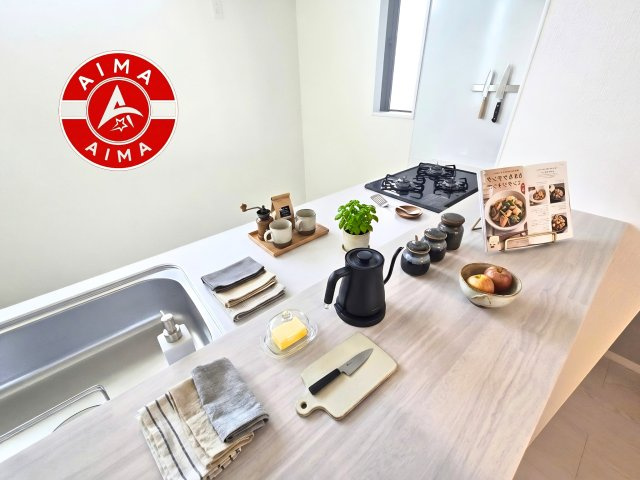 春日市一の谷1丁目第1-3棟（2号棟）の内観：施工例|明るく開放的なリビングダイニングは豊かな陽光が注ぎ込み、やすらぎの空間を演出してくれます。ご家族で楽しいひとときをお過ごし下さい。※家具はCGを合成したものです。