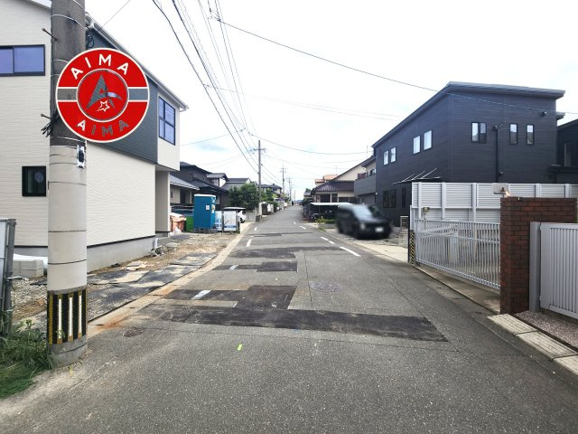 春日市一の谷1丁目第1-3棟（2号棟）の外観|前面道路含む現地の写真です。
