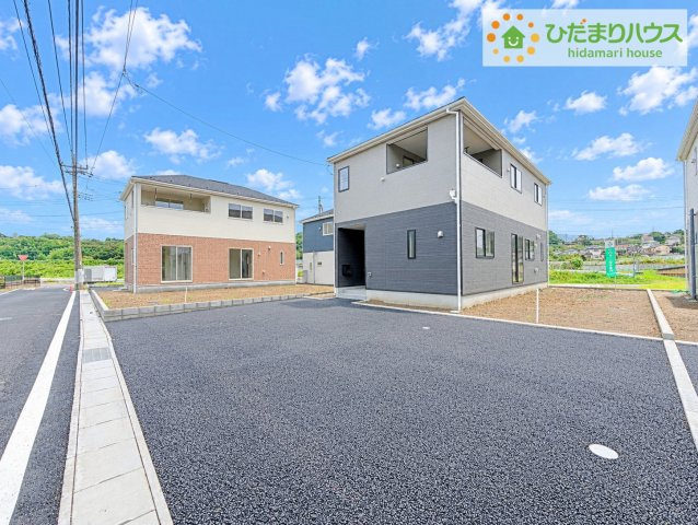 常陸太田市増井町第1　新築戸建　2号棟の駐車場|マイホームなら駐車場代がかかりません。しかも、自宅の駐車場で洗車ができます！今までコイン洗車に行っていた手間も省けて、節約にもつながります(^^♪