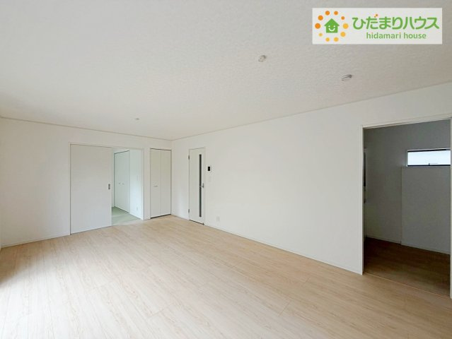 常陸太田市増井町第1　新築戸建　2号棟の居間・リビング|大型テレビに大型ソファー(^^)どんなインテリアにしますか？