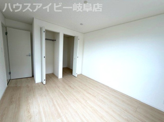 【洋室】 | 羽島市小熊町新築建売全2棟！小熊小学校徒歩15分！お車並列2台可能！住宅ローンの月々のご返済6万円台 | 羽島市小熊町新築建売全2棟！小熊小学校徒歩15分！お車並列2台可能！住宅ローンの月々のご返済6万円台