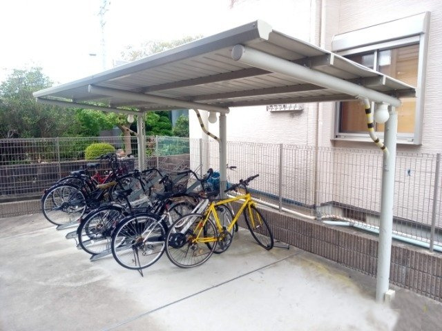 ミランダＢＥＬＬ栄のその他|屋根付き駐輪場付きです
