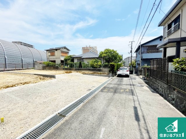 神戸市垂水区上高丸　新築一戸建ての前面道路含む現地写真|周辺は落ち着いた街並みの住宅地！子育てがしやすい住環境です！まだ未完成ですが、現地でしかわからない事もございます。是非一度ご覧ください。
