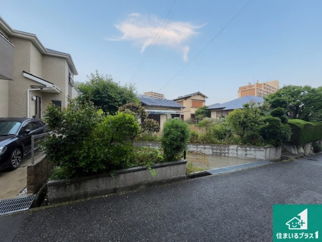 神戸市垂水区上高丸　新築一戸建ての外観|周辺は落ち着いた街並みの住宅地！子育てがしやすい住環境です！まだ未完成ですが、現地でしかわからない事もございます。是非一度ご覧ください。