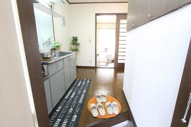 横浜市瀬谷区阿久和南２丁目のアパートの玄関
