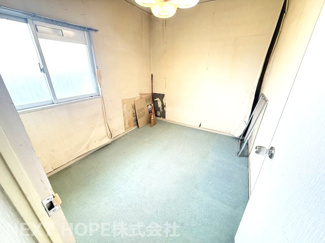 【洋室】 | セントラル武庫之荘 | 玄関横の洋室4.5帖です♪少しリフォームが必要だと思われます！！
