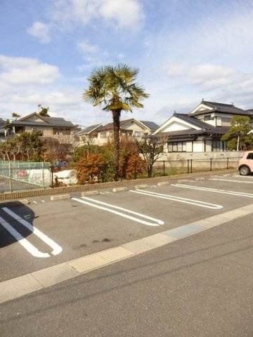 シャン・ド・フルールの駐車場|駐車場完備です