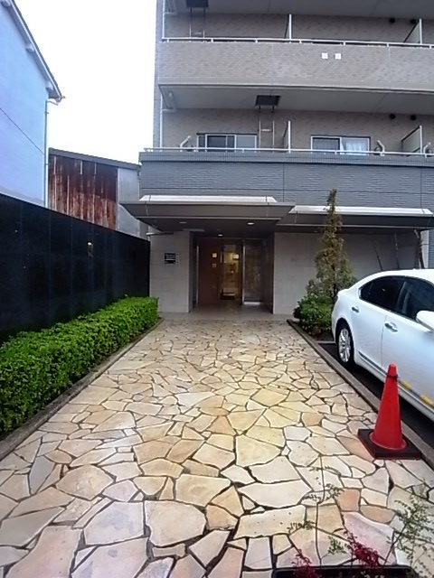 ウィングコート小松のエントランス|清潔なエントランスです