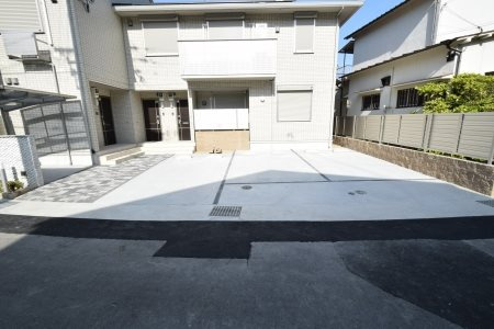 ラーク　ヒルズの駐車場