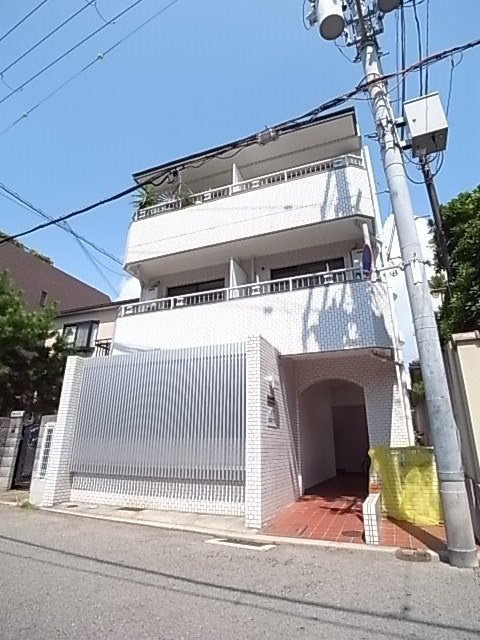 ホワイトコート北口の外観