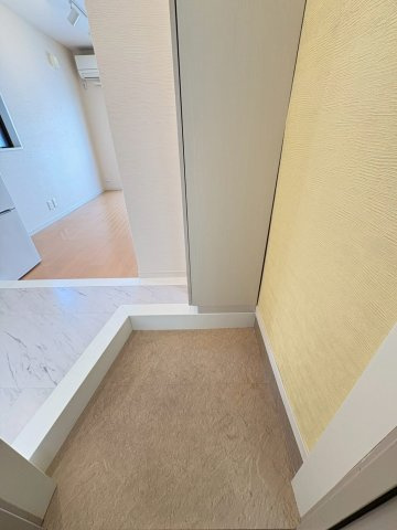 ホワイトコート北口の玄関