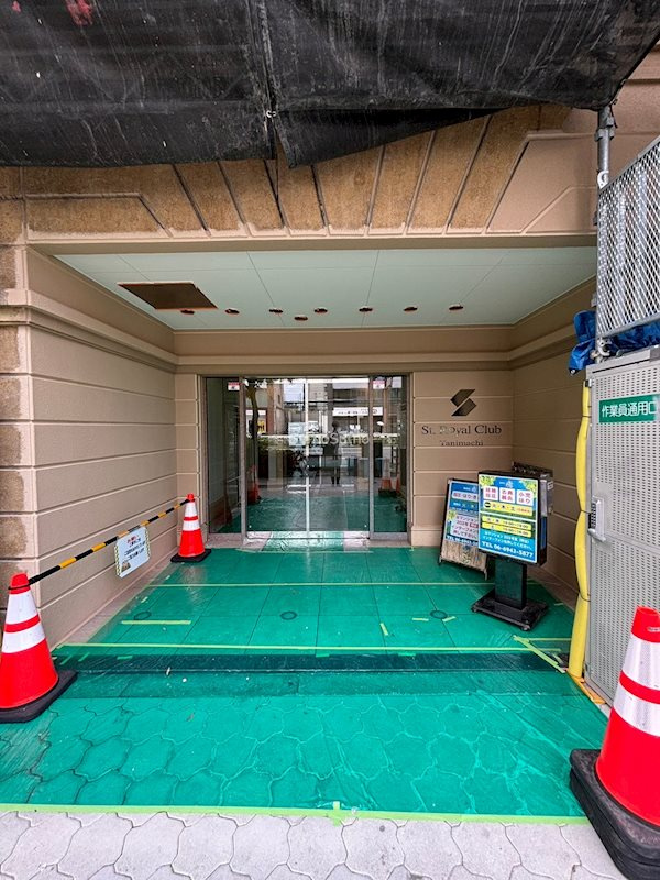 セントロイヤルクラブ谷町のエントランス