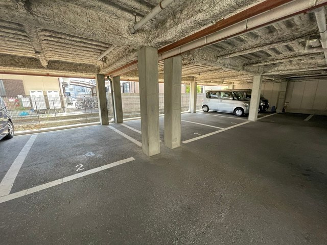 ロードハイツ甲東園の駐車場