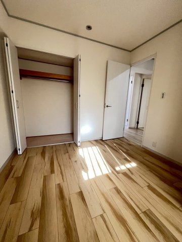 リジェール宝塚の洋室
