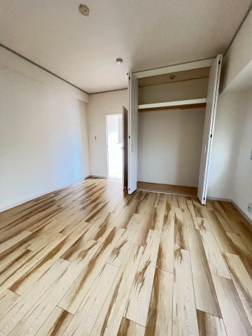 リジェール宝塚の洋室