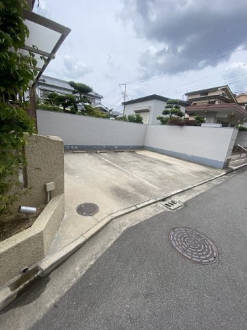ウエストハイツの駐車場