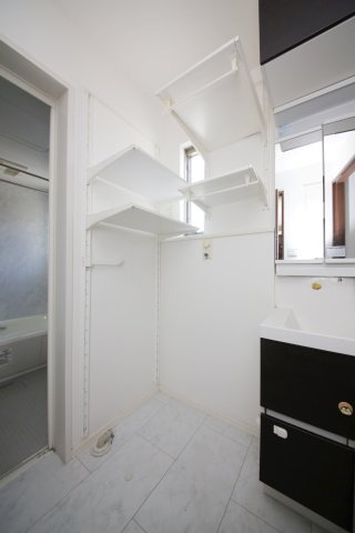 大府市共和戸建ての独立洗面台
