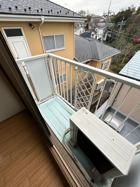 横浜市港北区篠原町のアパートのバルコニー