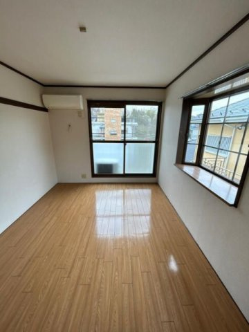 横浜市港北区篠原町のアパートの居間・リビング