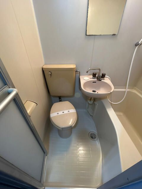横浜市港北区篠原町のアパートのトイレ