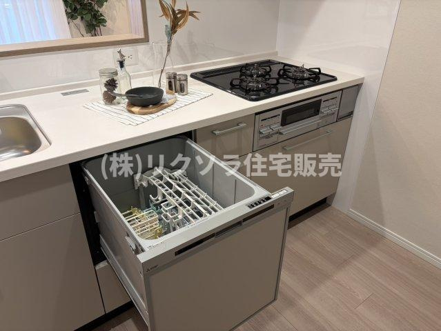 サンメゾン枚方朝日丘かえで館のキッチン|食器洗い乾燥機付き
■物件内覧・資金計画相談・住宅ローン相談、リフォーム相談、お問合せ受付中■
※当日・翌日のご内覧、ご相談はお電話でのお問合せがスムーズです！