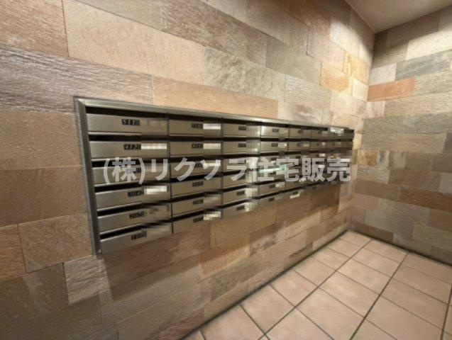 サンメゾン枚方朝日丘かえで館の設備|集合ポスト
■物件内覧・資金計画相談・住宅ローン相談、リフォーム相談、お問合せ受付中■
※当日・翌日のご内覧、ご相談はお電話でのお問合せがスムーズです！